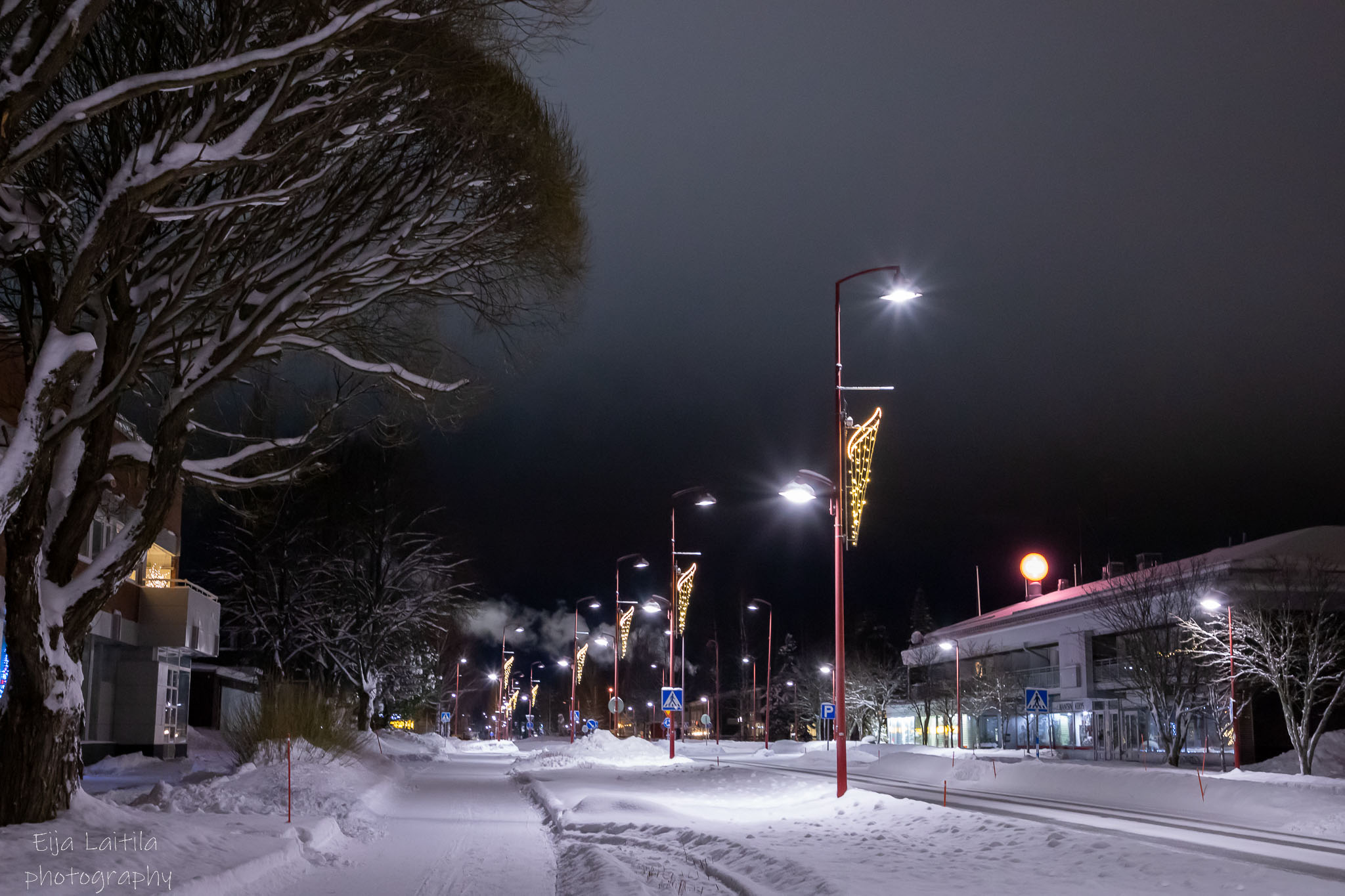 Öinen katumaisema talvella.